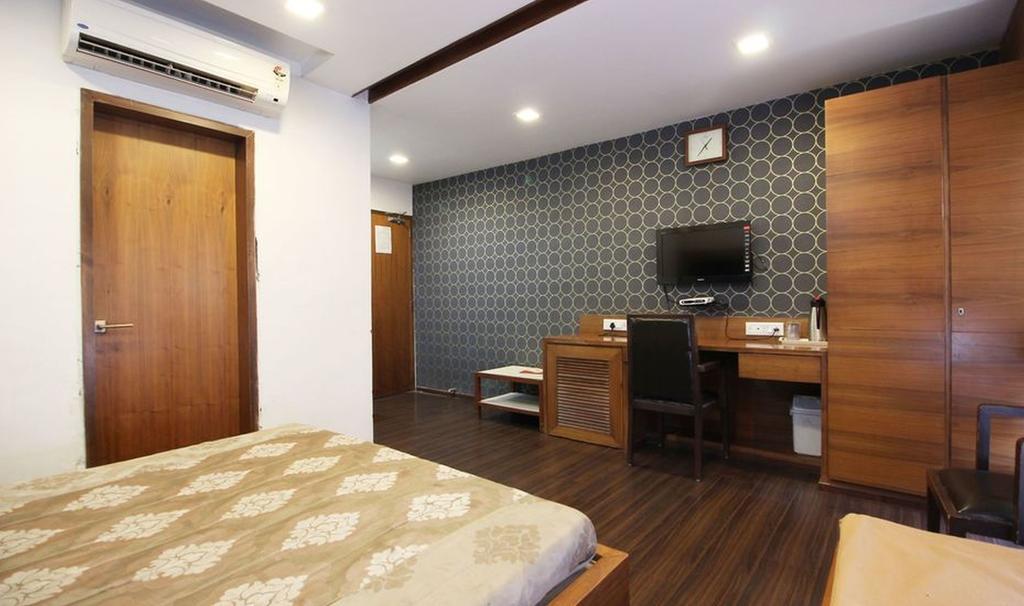 Hotel Kanak Comfort Ahmedabad Eksteriør billede