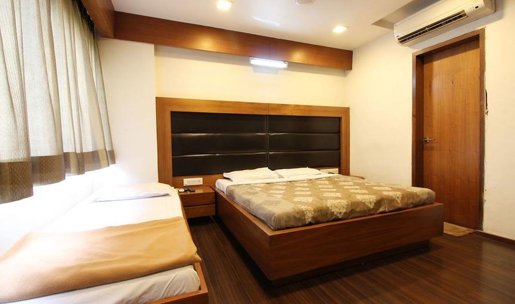 Hotel Kanak Comfort Ahmedabad Værelse billede